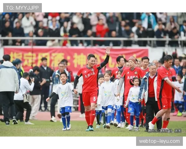 年度足球巨星评选火热开启,球迷聚焦冠亚军争夺战 年度足球巨星评选火热开启,球迷聚焦冠亚军争夺战