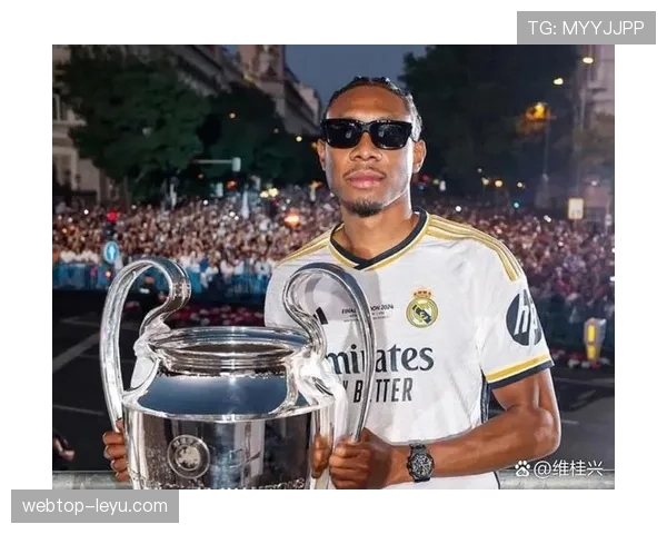 莱万多夫斯基:从传统中锋到全能终结者的生涯进化解析