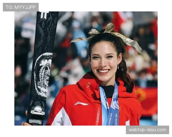 谷爱凌这生活跟电影似的,一边冲奥运奖牌一边挂 Prada包包,不带这么炫的吗? 谷爱凌这生活跟电影似的,一边冲奥运奖牌一边挂 Prada包包,不带这么炫的吗?