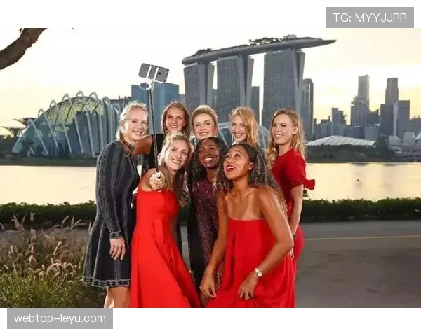 听说娜奥米·大阪最近理了个超短发，平时赛场上霸气，私下倒像邻家小妹？